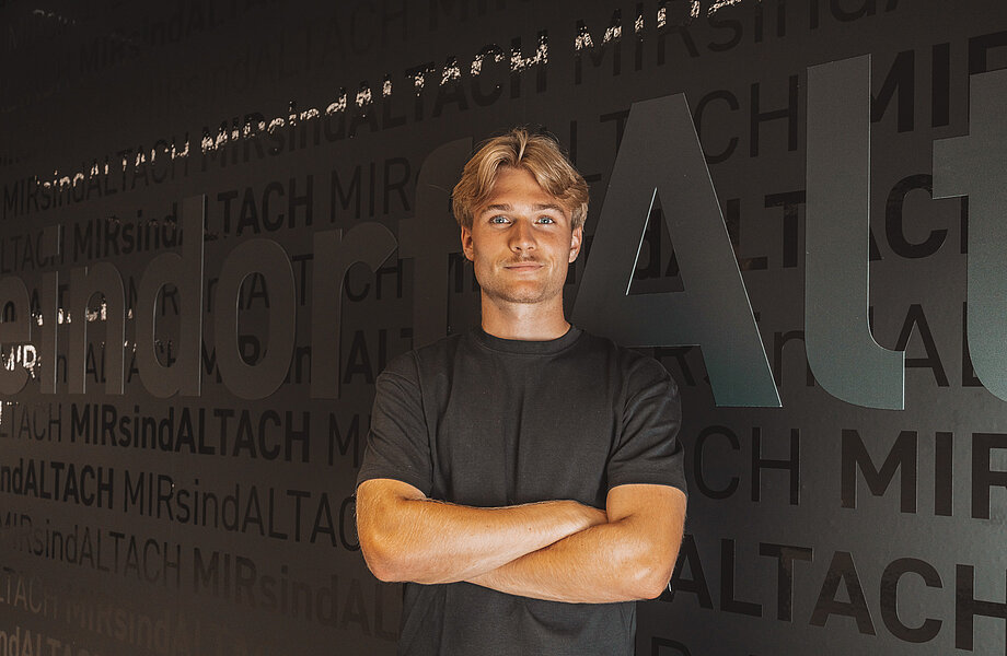 "Ich beackere gerne die Außenseite" - Niklas Niehoff im Interview