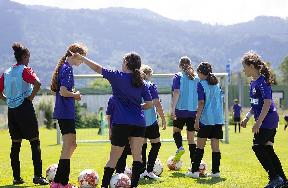 Fußball, Spaß & Action: Die Raiffeisen Club-Camps 2026!