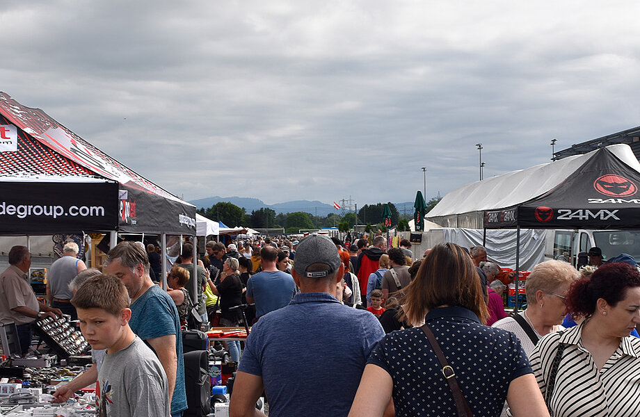 Pfingstmontag: Flohmarkt ums Stadion Schnabelholz